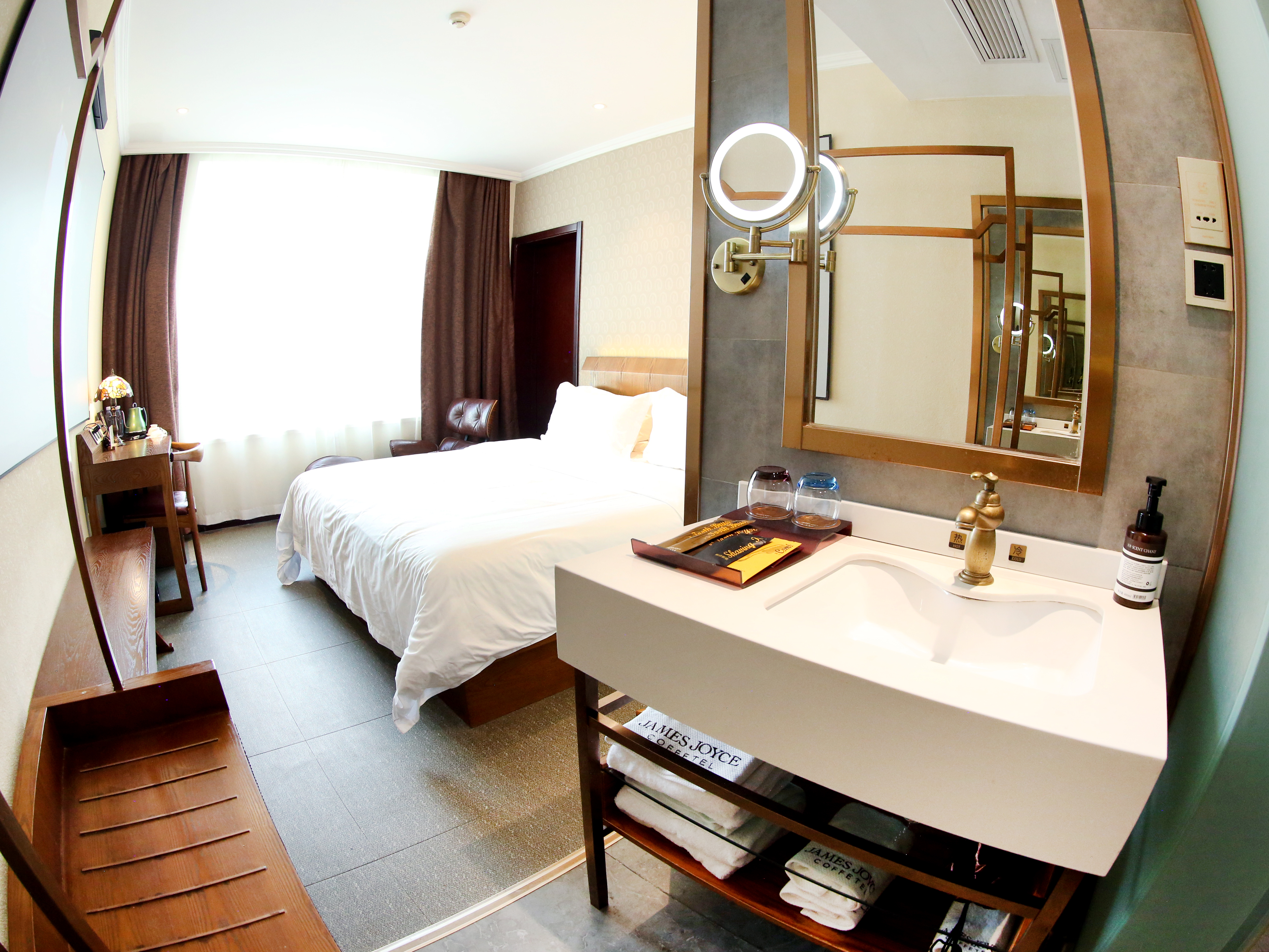 啡凡影视大床房