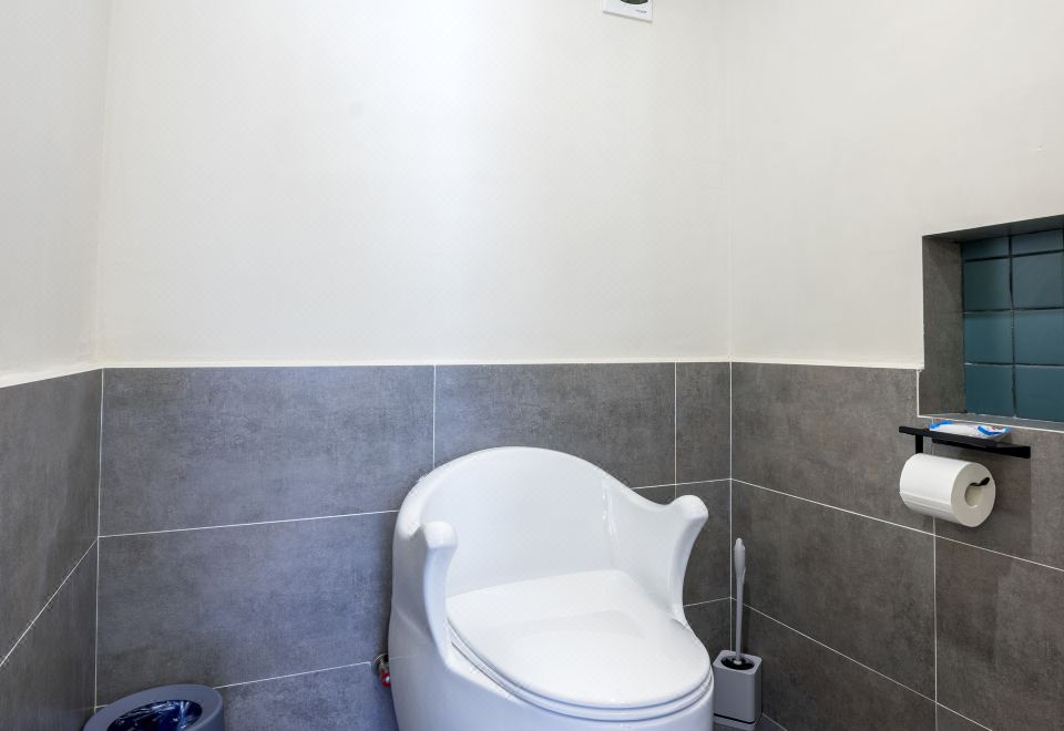 Leon Yu Mu Zhi Ye Designer Homestay (Dukezong Ancient City Store)Private｜ Courtyard Double Bed Room (Air Conditioning + Oxygen Supply + Independent Small Courtyard + Humidifier)