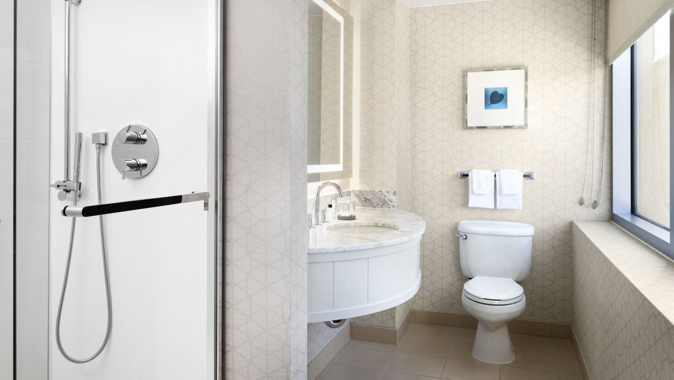 市景大型客房，配备 2 张大床，拐角房