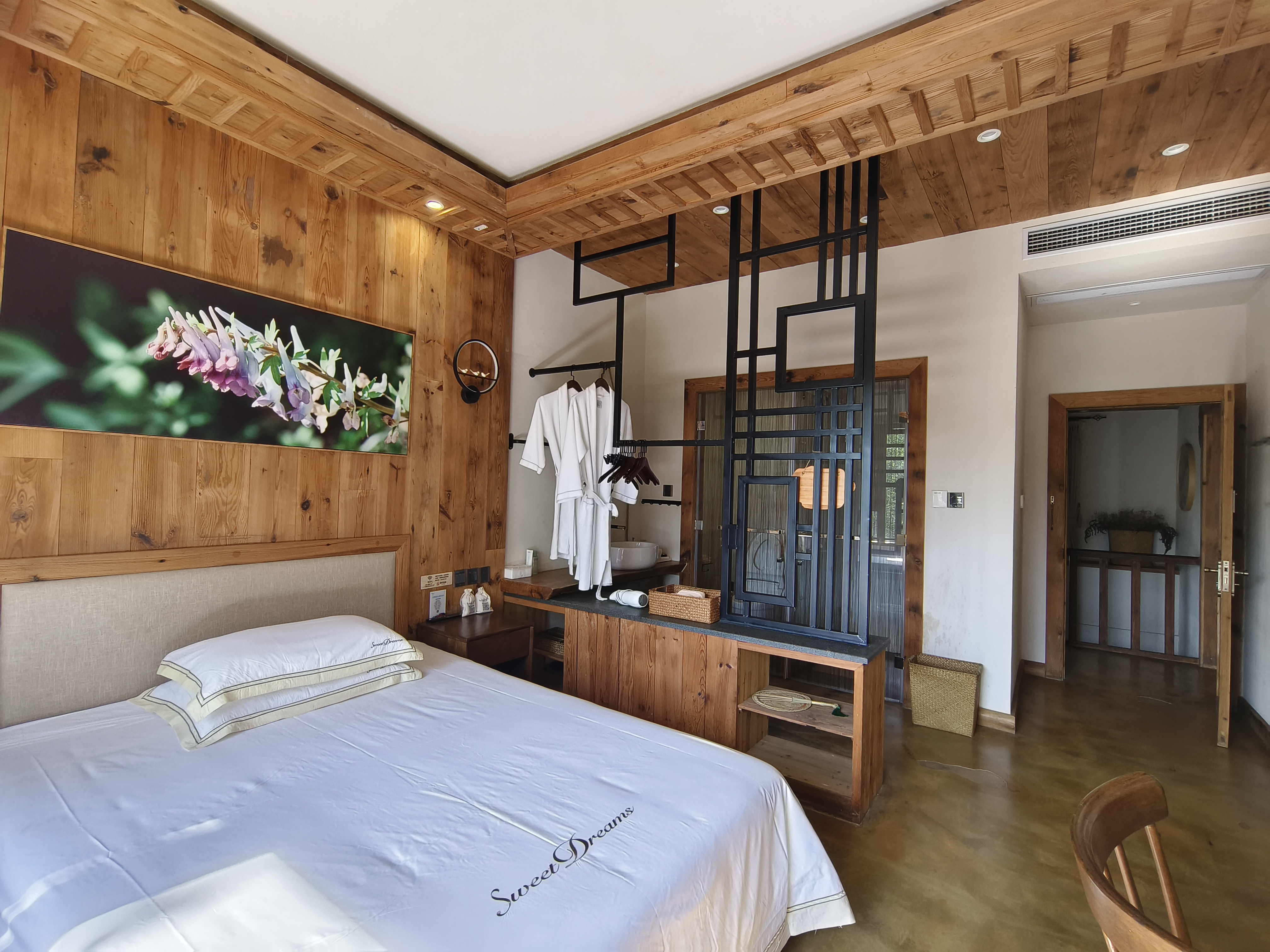 树影大床房+山景+乳胶床垫+地暖