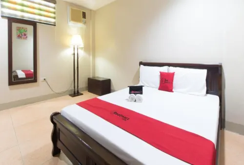 RedDoorz @ Teofila Lodge
