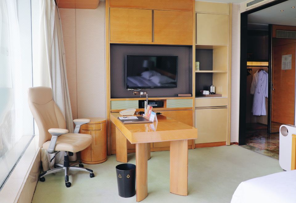 暖汤温泉·低楼层·湖景大床房