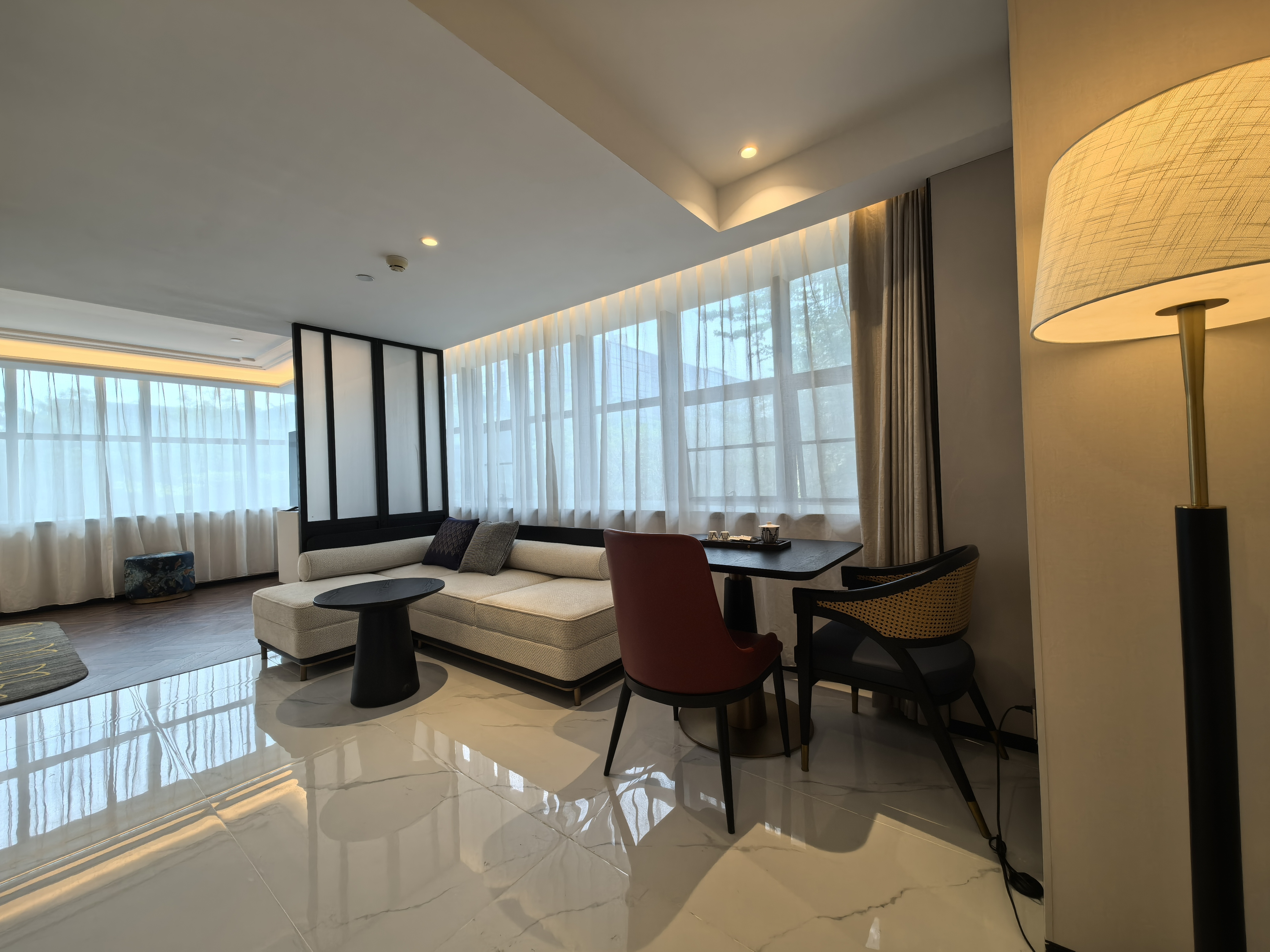 行政尊享套房（功夫茶具-乳膠枕頭-智能客控）