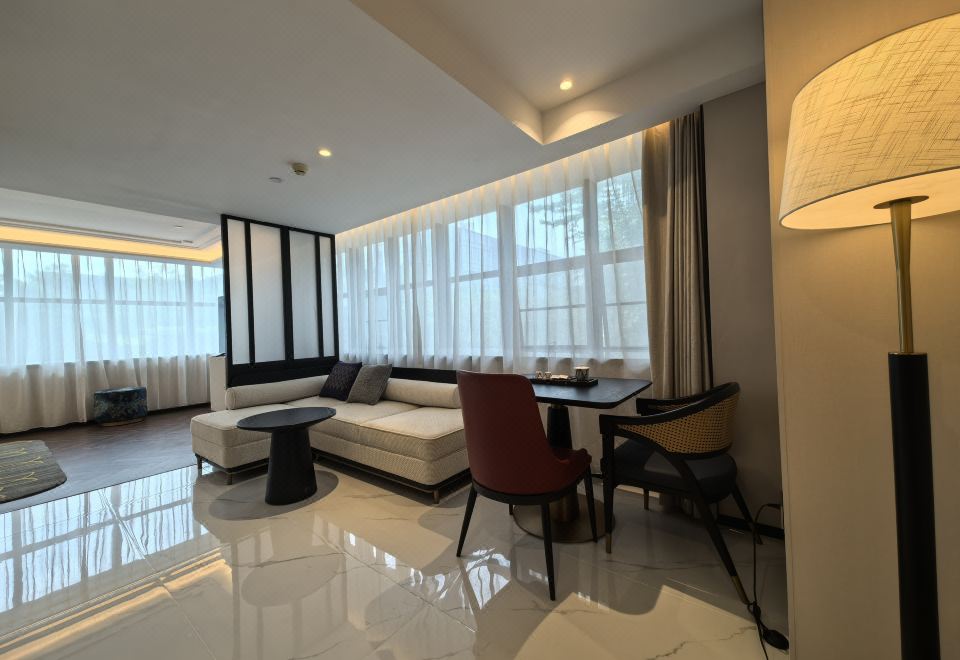 行政尊享套房（功夫茶具-乳膠枕頭-智能客控）