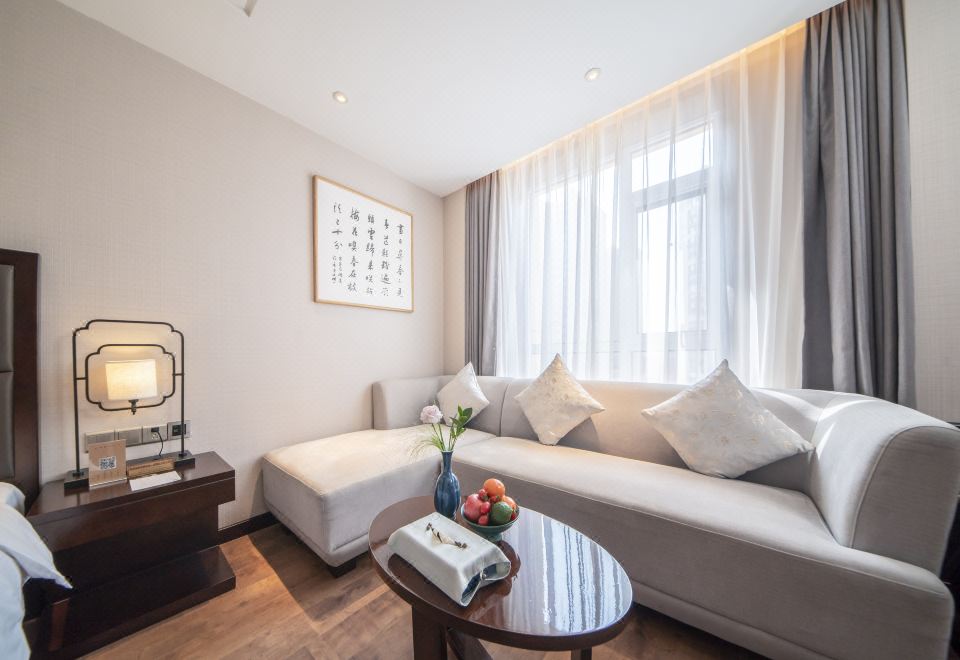 拈花精品大床房（L型4人沙發+詩意空間）