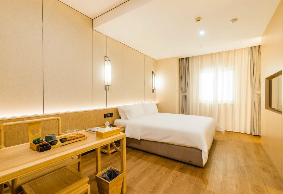 舒逸·精致大床房（金可儿床垫+小冰箱+独立茶台）