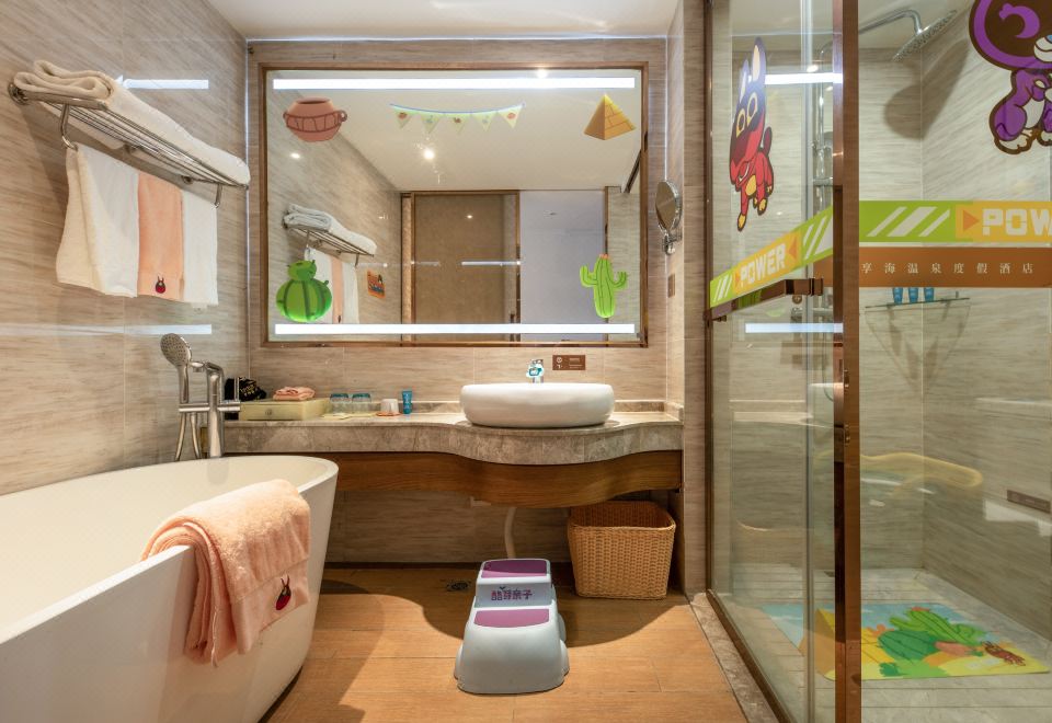 酷芽超凡小英雄海景家庭房（大床+上下铺）