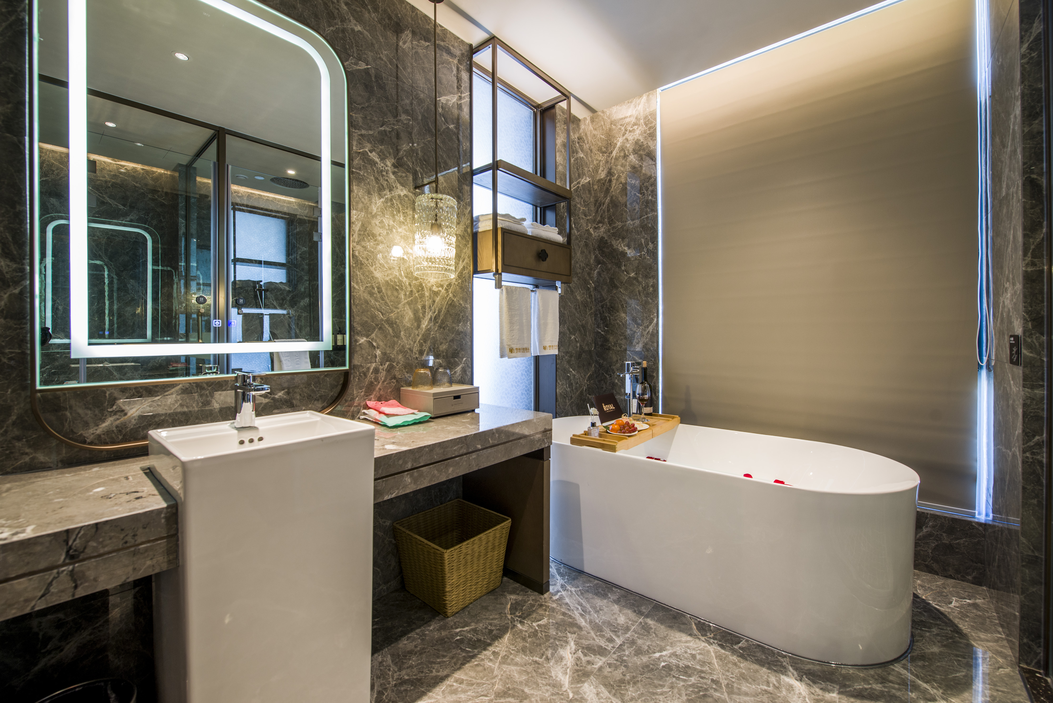 舒适家庭房（特大床+可移动小床）（1号楼）