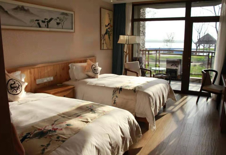 尊享湖景双床