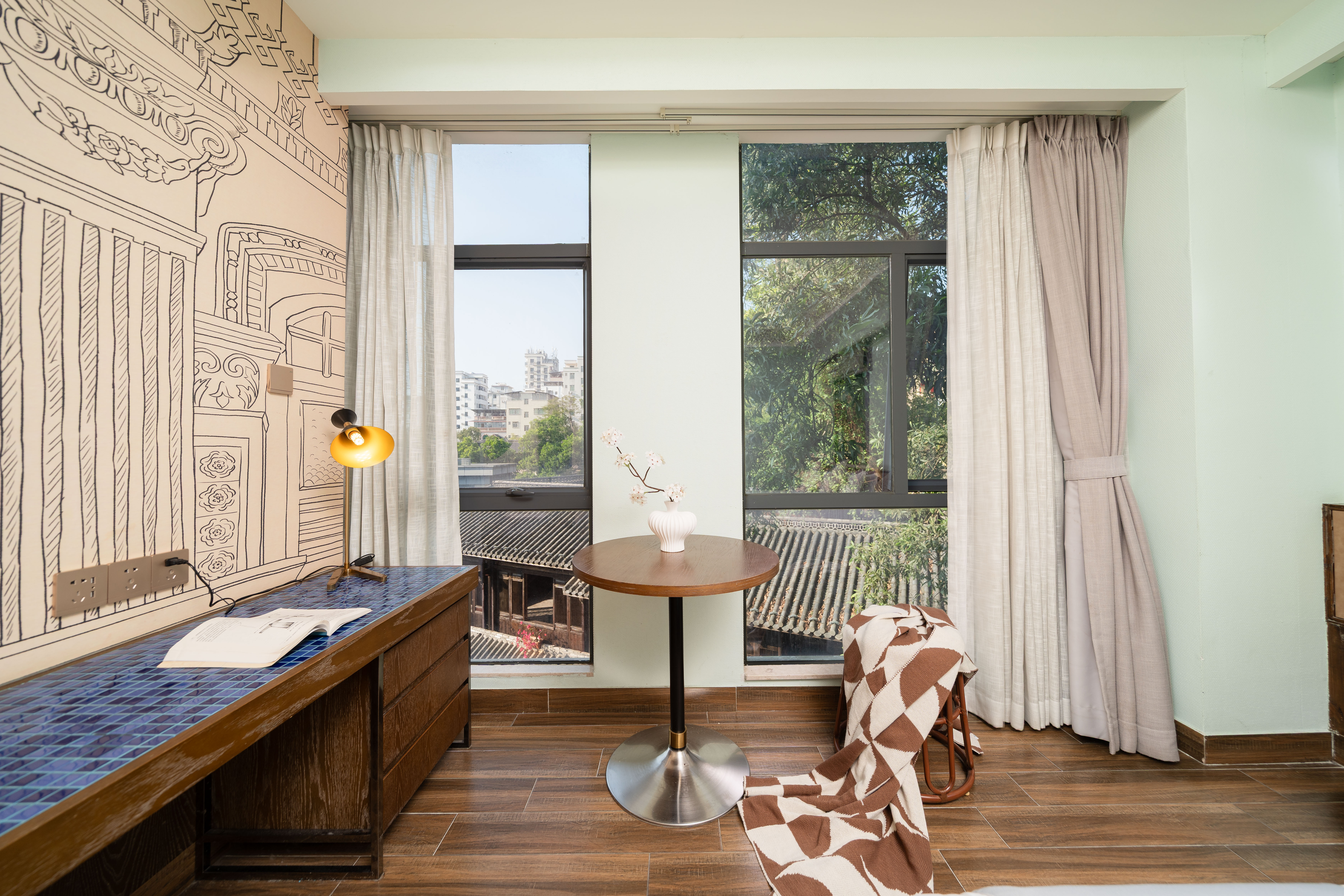 Overseas Chinese Town Nanyang Inn (Gankeng Ancient Town Shop)Coconut Talk · Parent-Child Twin Room (High-Floor French Windows + Parent-Child Space + Hakka Nostalgia)