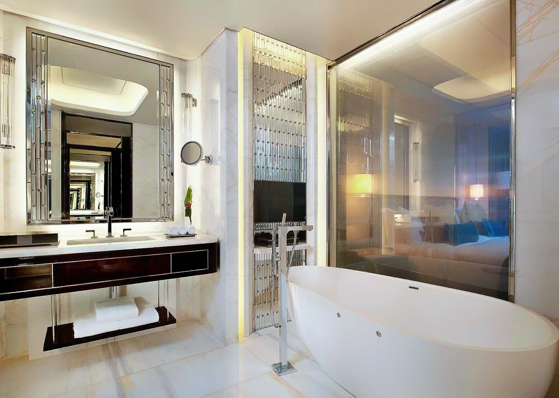 The St. Regis Shenzhen豪华城景大床房 ?纵览繁华都市日夜叠影?