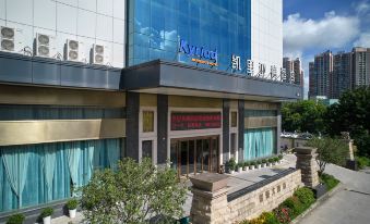 Kyriad Marvelous Hotel (Shenzhen Longhua Guanlan Zhucun Subway Station)