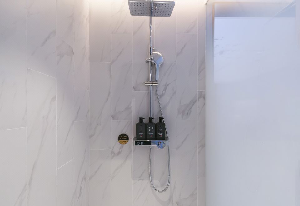 欢逸大床房（手机投屏+小冰箱）