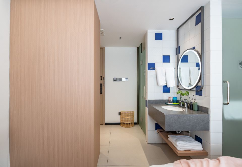 Morning·聽海輕奢大床房