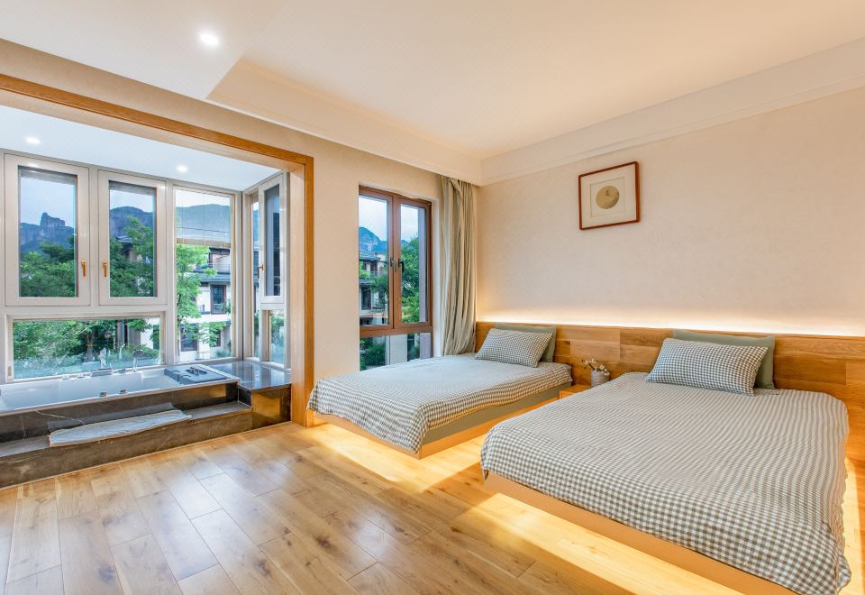 Guestroom - 8-Person Occupancy (Whole building)