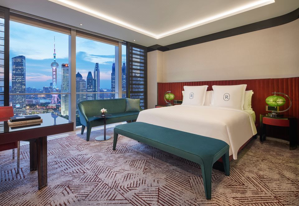 東方明珠塔景聯名尊享大床房