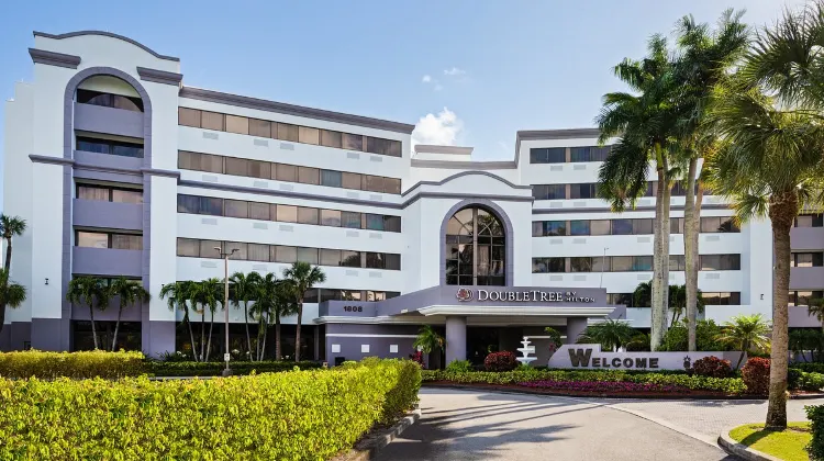 DoubleTree by Hilton Hotel West Palm Beach Airport Exterior