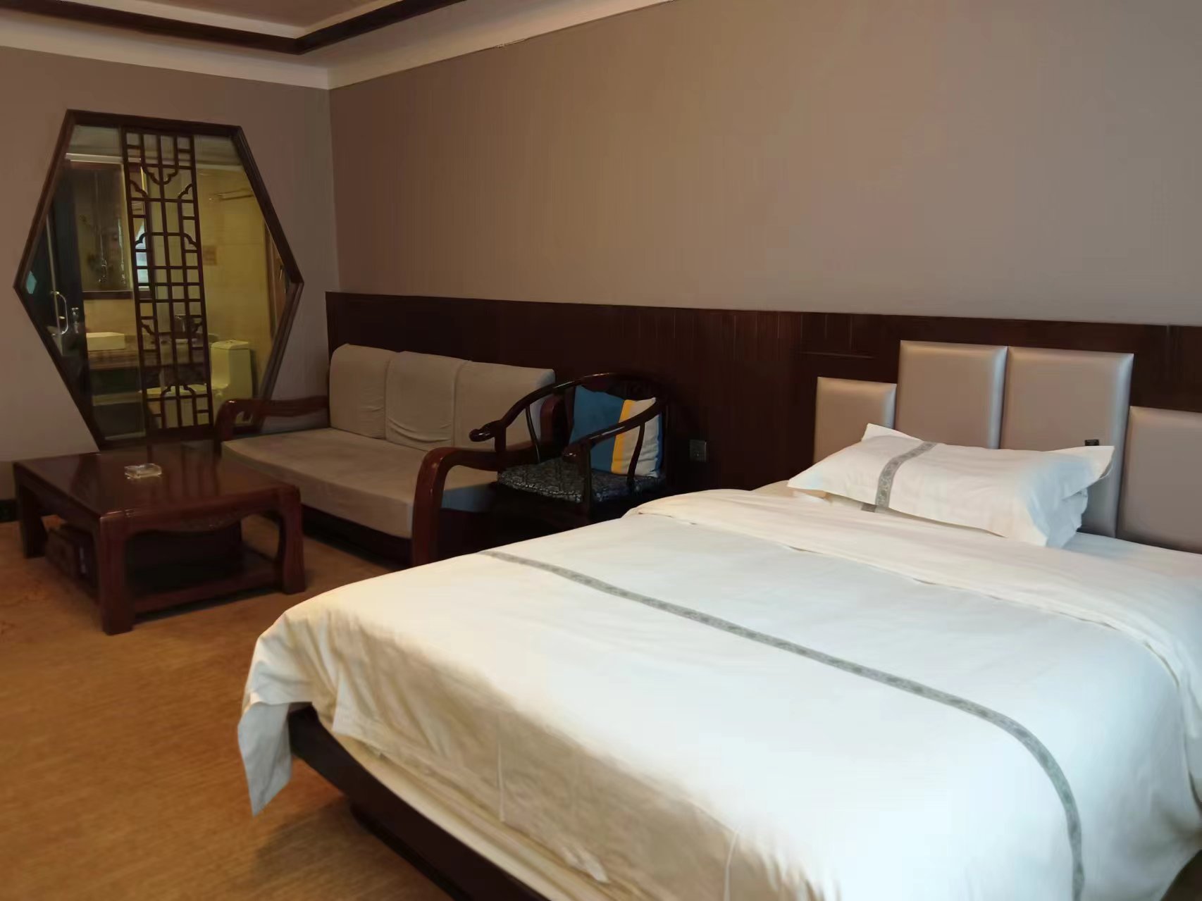 温馨大床房（无窗）