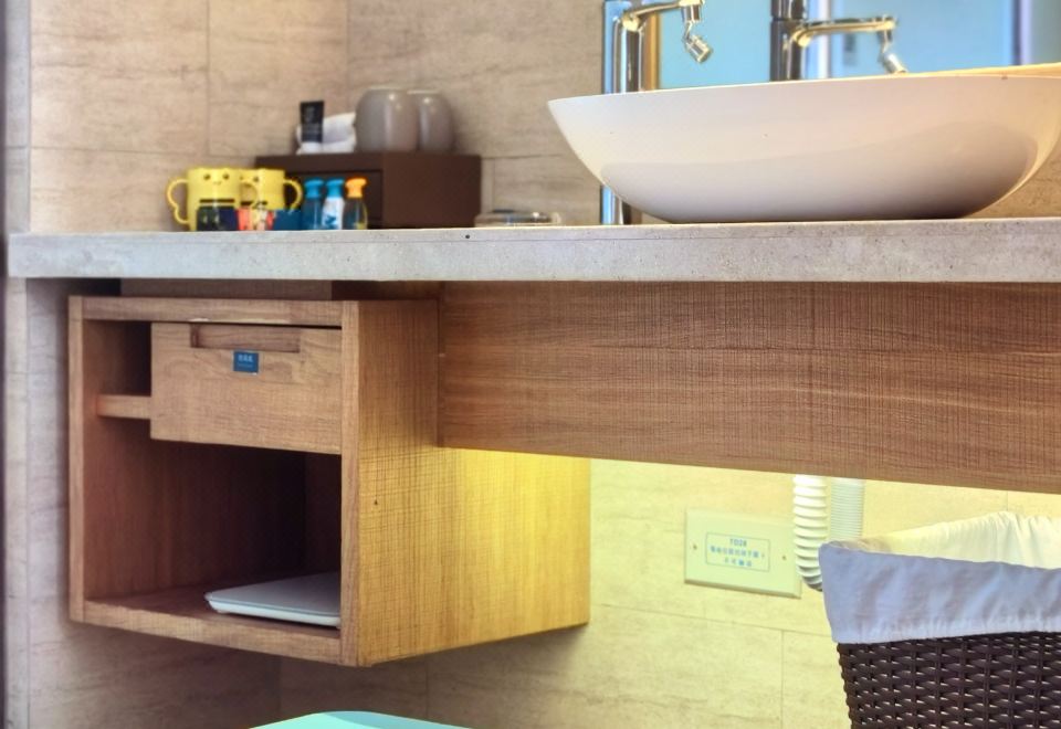 糖果飞屋主题双床房（俏皮鱼嘴+童年木马+绘本）