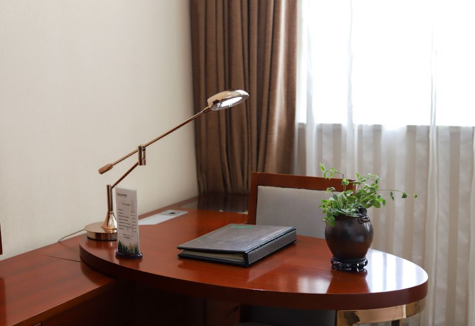 主楼舒适大床房