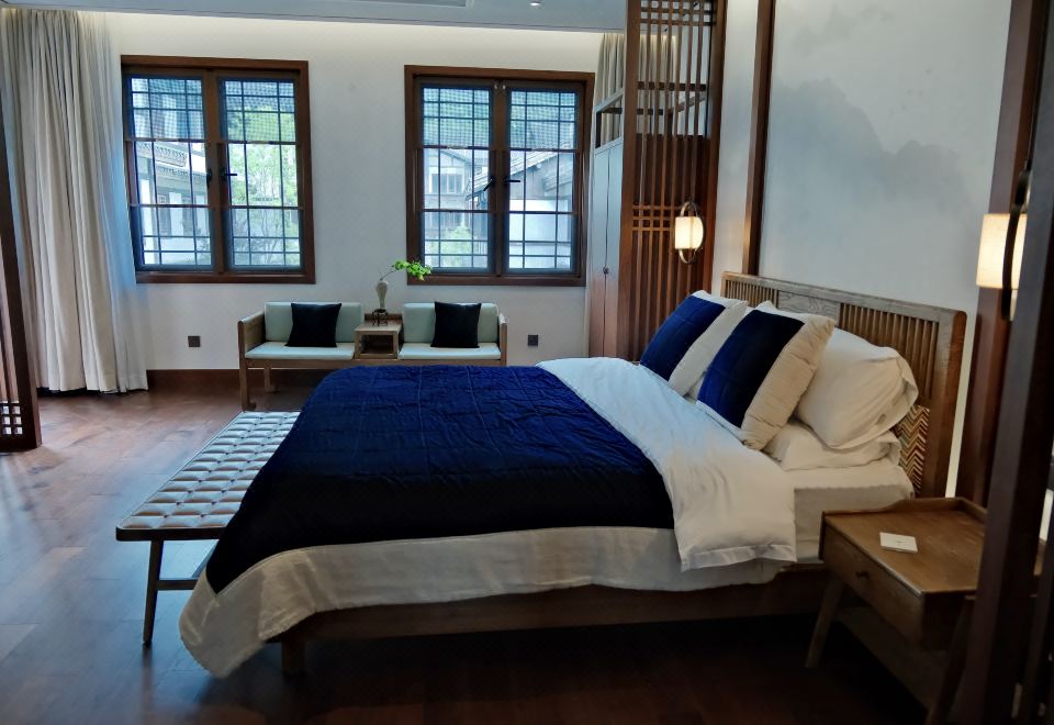 Guestroom - 6-Person Occupancy