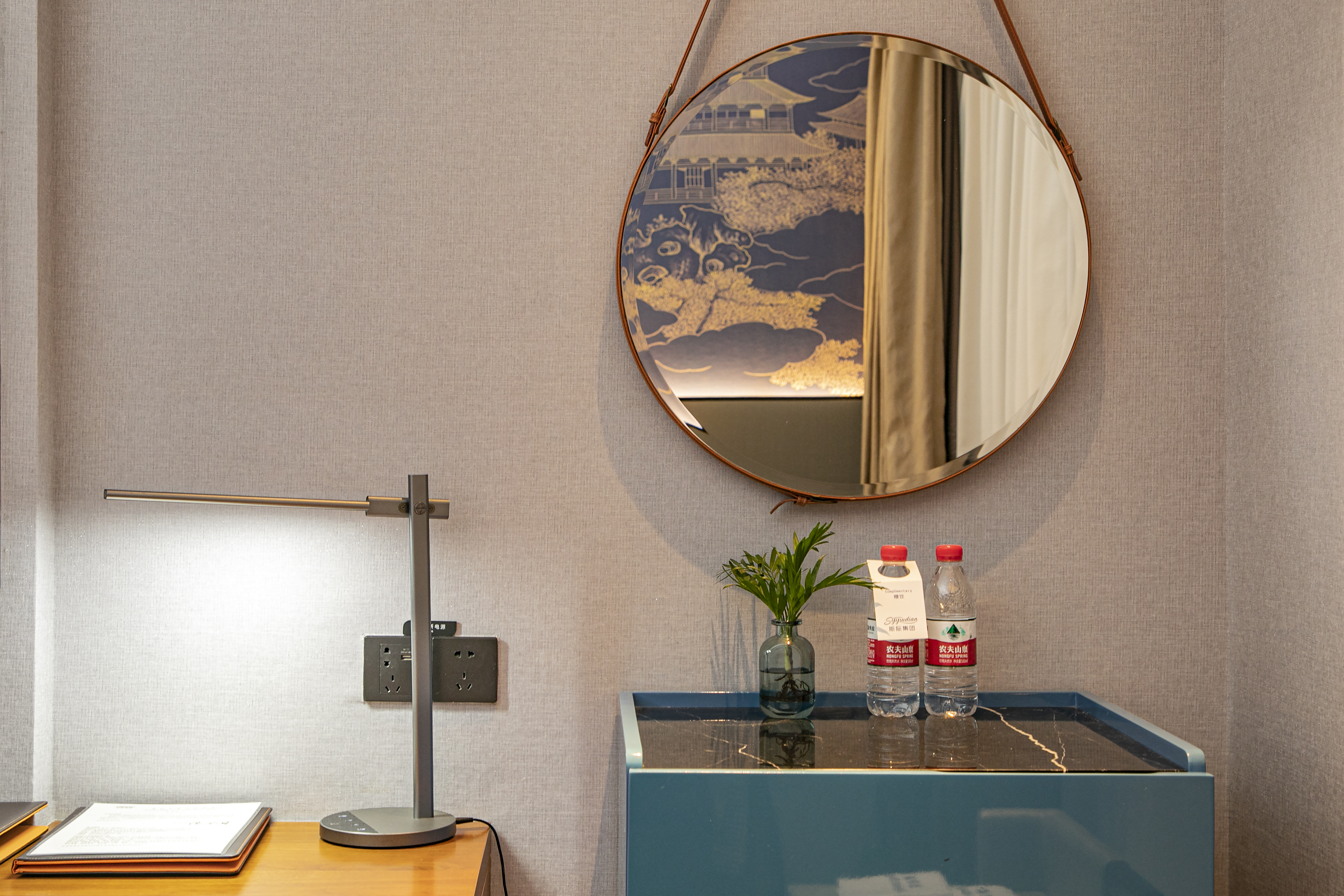 臻選行政大床房（金可兒床墊+康乃馨布草+迷你冰箱）