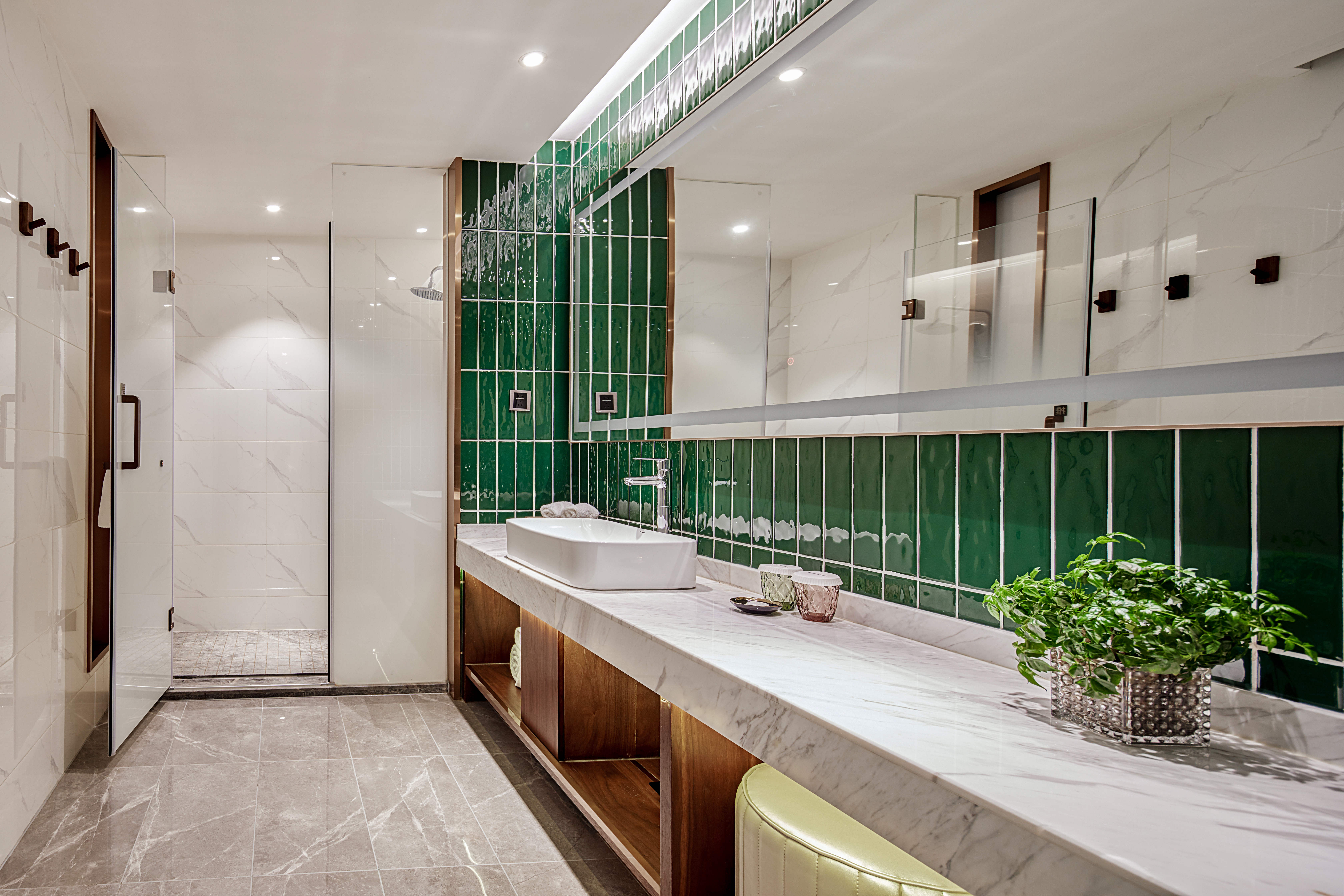 致雅大床房（超大衞浴化粧间+零压记忆床垫+智能客控）