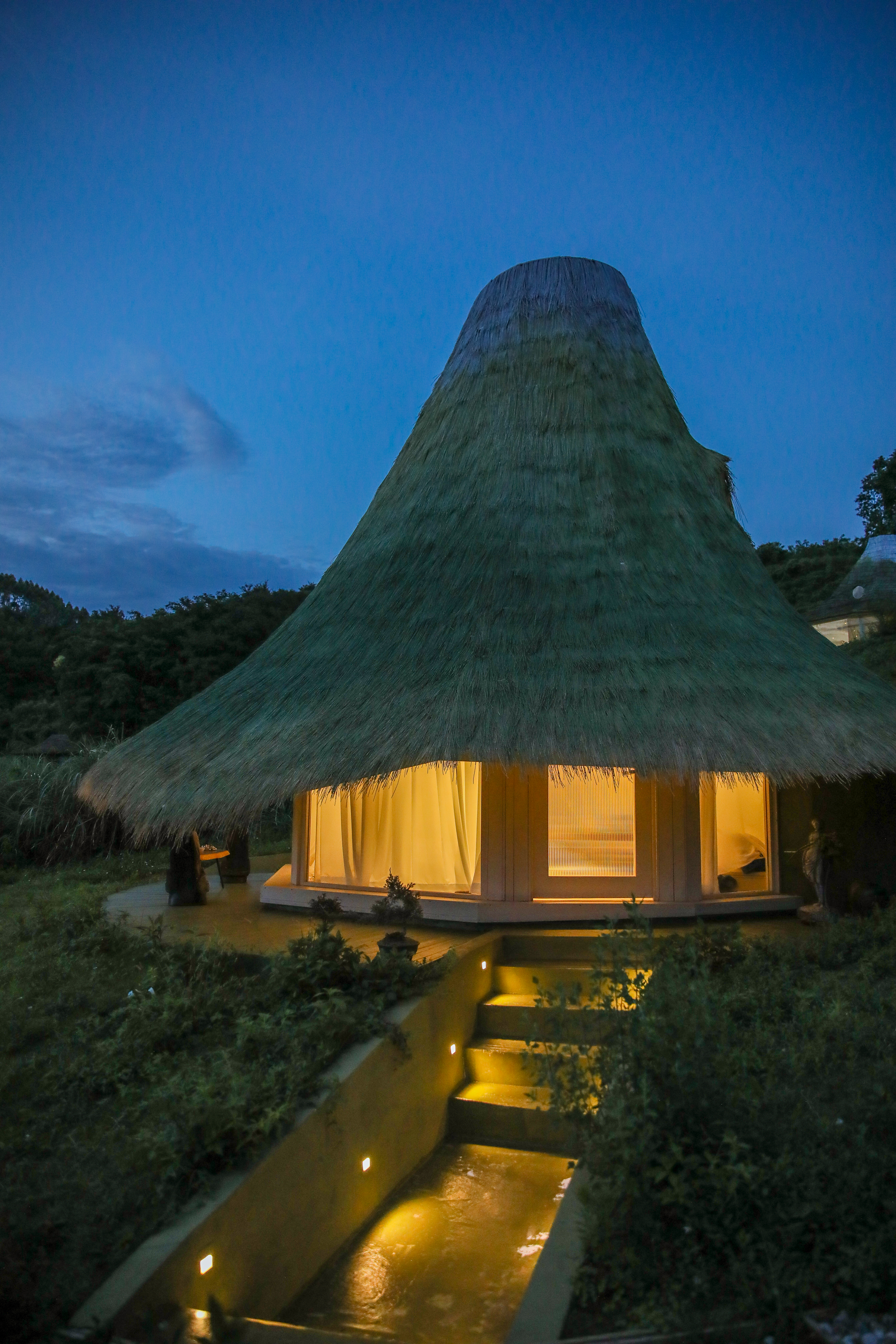 火山小屋：露世大床房