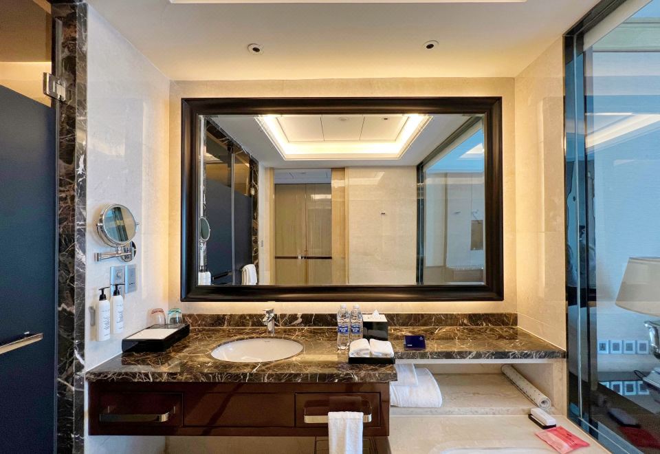 Wanda Realm FushunExecutive Deluxe Twin Room (large Space + Large Bathtub + King Bed)