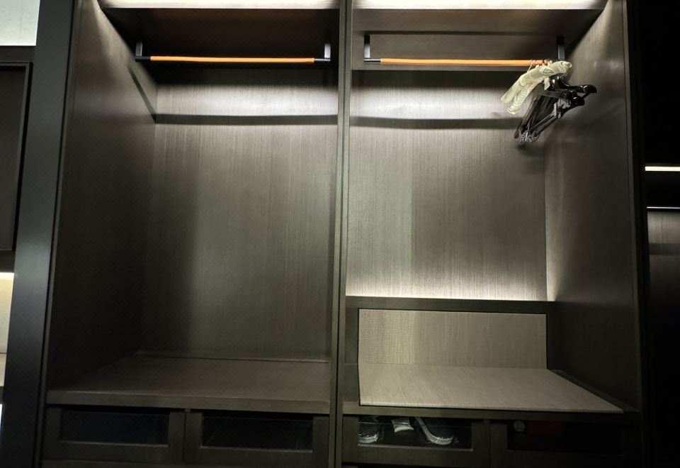 花园行政大床房【全景落地窗】