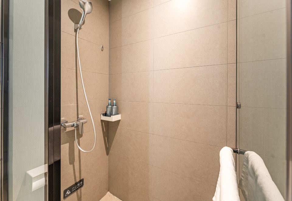 高级双床房【电视投影+舒适空调】