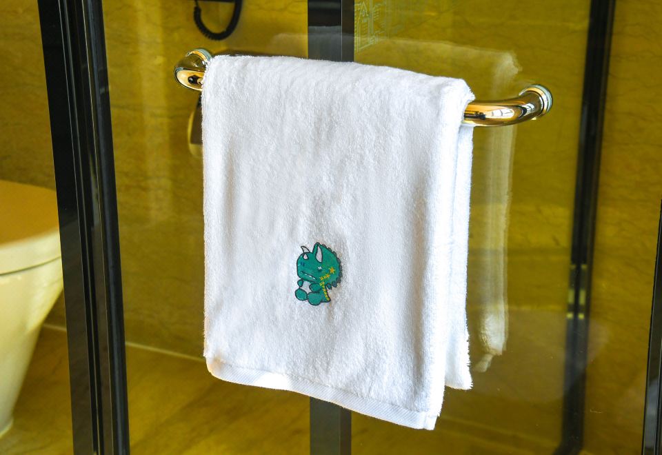 Swiss Grand NanchangDinosaur Fantasy Egg Family Suite