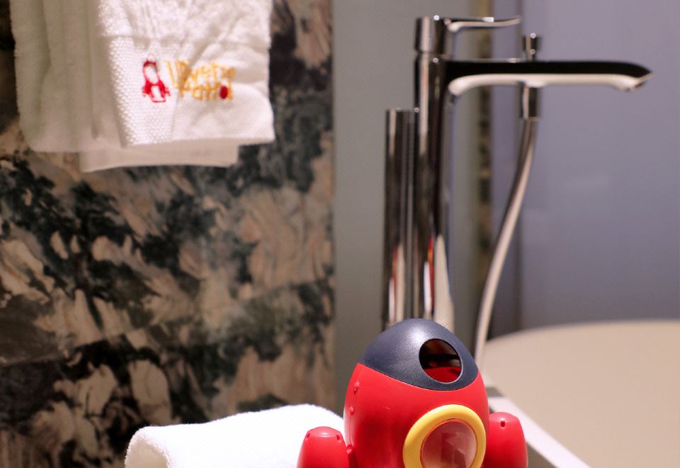 W Hotel XianCosmic Chomp Team Themed Family Twin Room