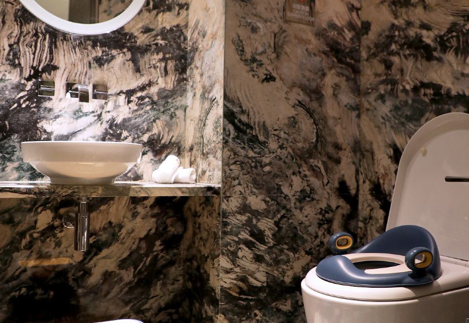 W Hotel XianCosmic Chomp Team Themed Family Twin Room