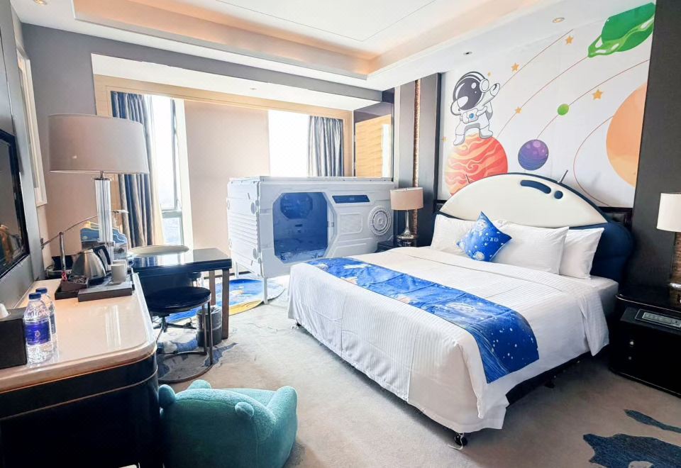 Wanda Realm JinhuaSTAR Family Room (Space Capsule)