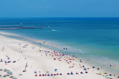 Holiday Inn Express BEIHAI SILVER BEACH by IHG โรงแรมใน