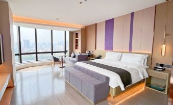 Guest World Light Luxury Hotel (Guigang High Speed Railway Station)