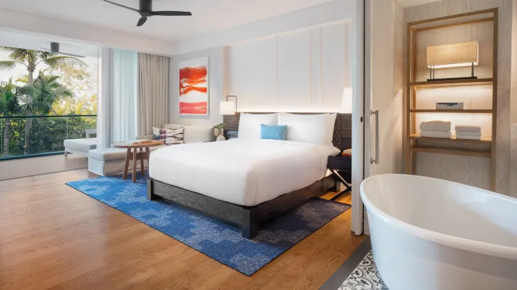 ห้องพัก, 1 เตียงคิงไซส์, วิวรีสอร์ท (เอสเซนเชียล)