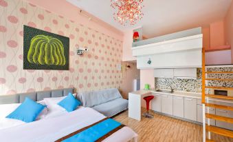 Qiqi Multi-level Short-term Rental Apartment