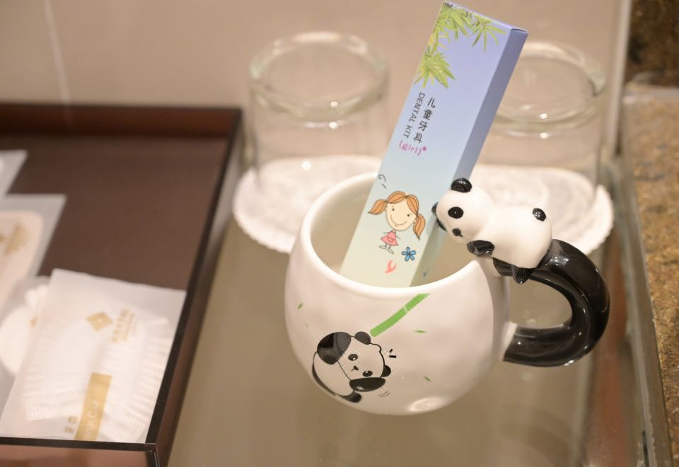 Jinling ResortLakeside Panda Theme Family Suite
