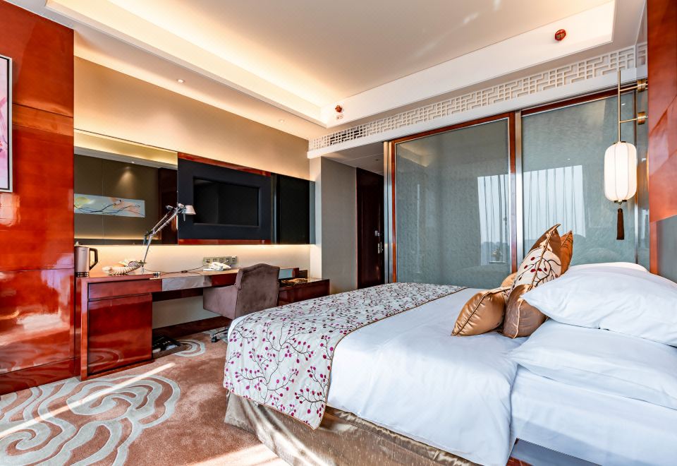 高空行政大床間（超大落地觀景窗+無限夜景）