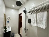 City Premium Hotel (Luoding Bus Station)