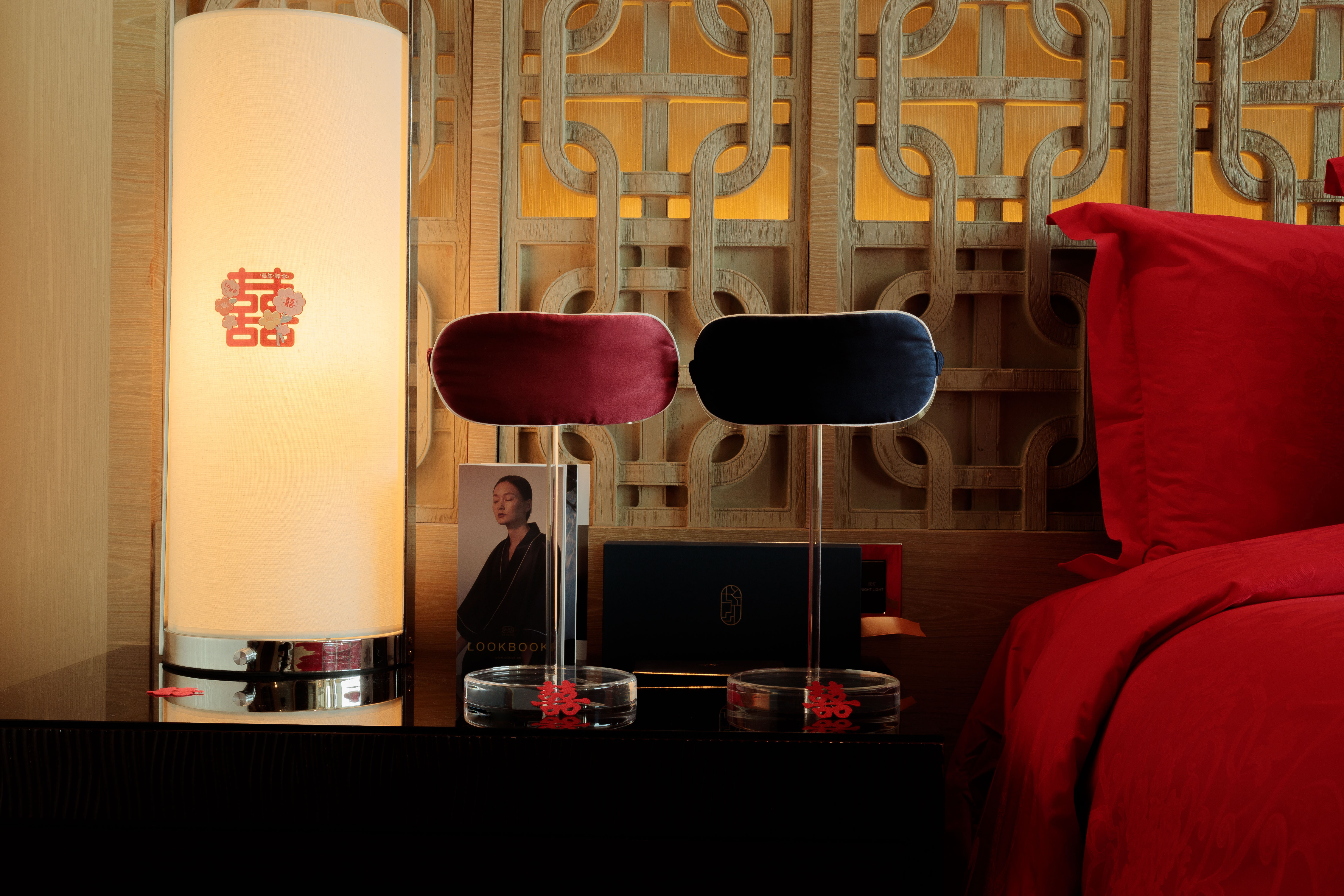 “悦享丝滑” 婚礼主题外滩江景套房 - 纵览黄浦江美景与坐拥陆家嘴璀璨夜景