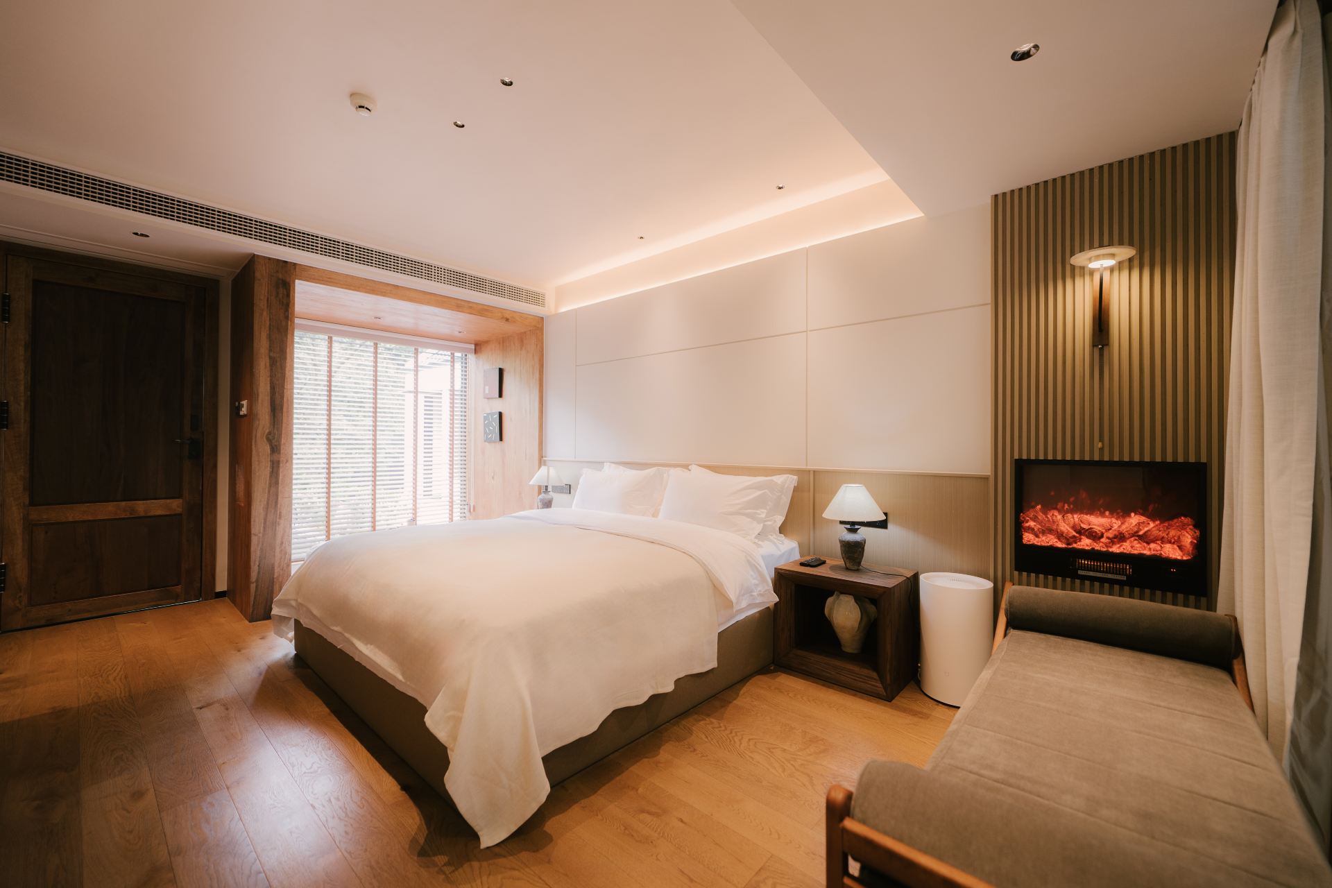 Shanyue Ji Poolside Garden Mountain-View Private Hot Spring Double Bed Room