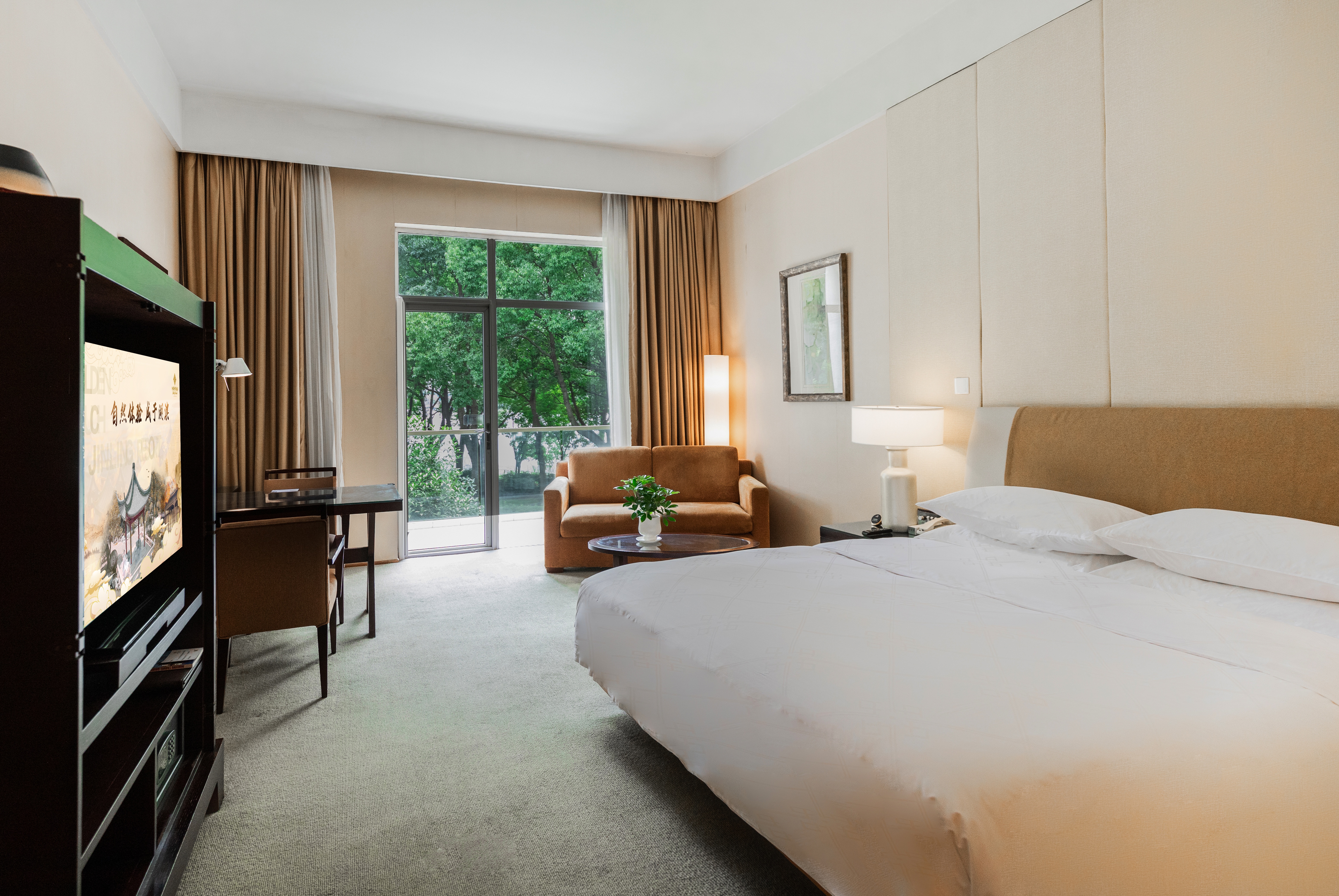 园景阳台大床房