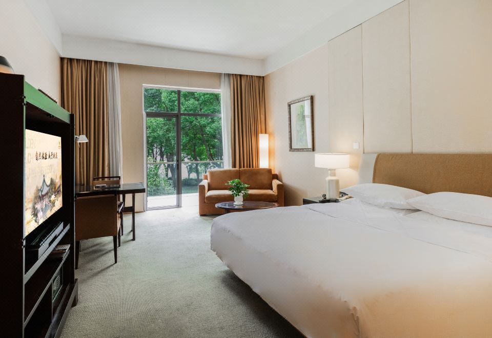 Jinling ResortGarden-view Double Room (With Balcony)