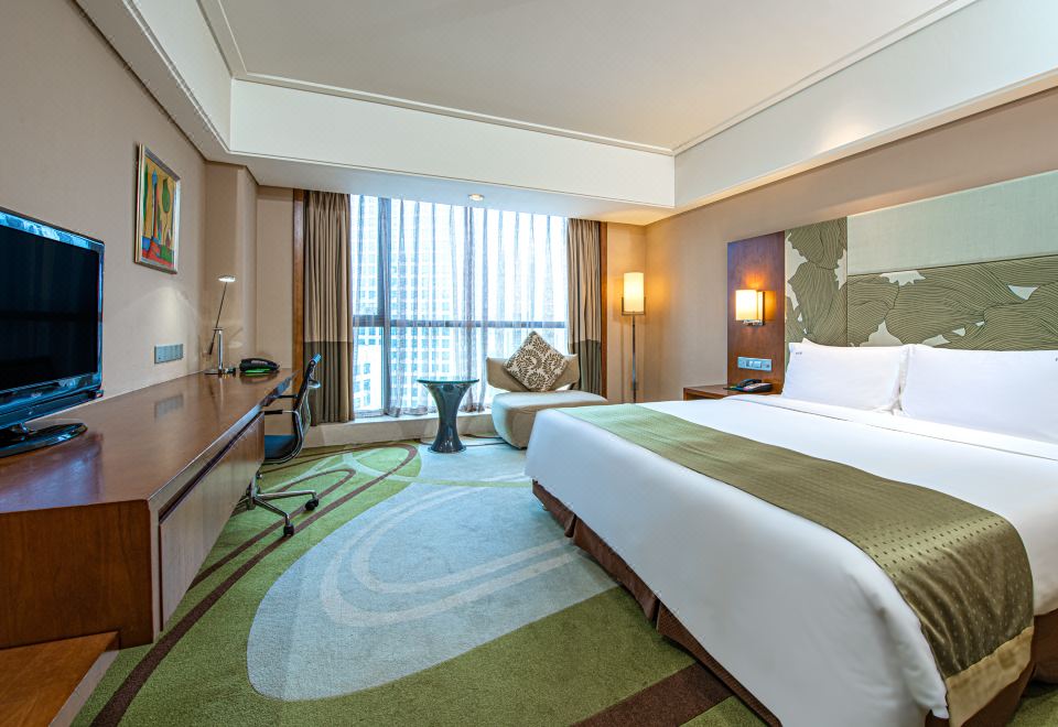 假日行政大床房