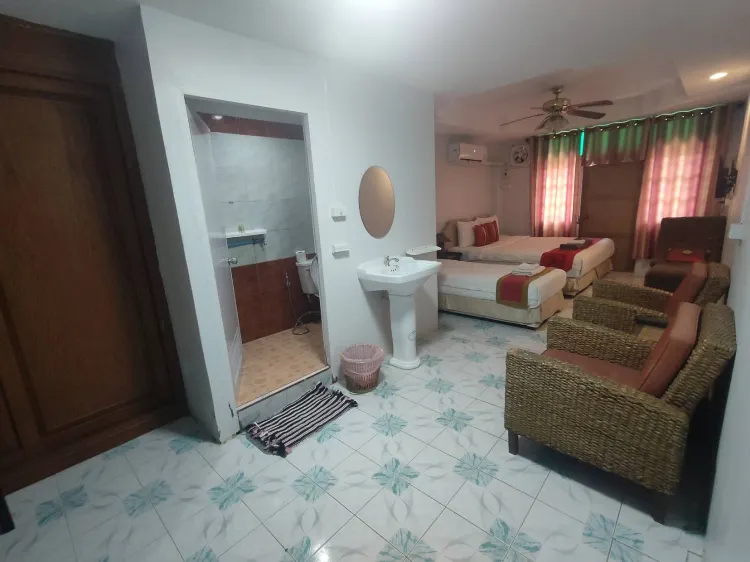 ห้องพักสำหรับสามท่านพร้อมระเบียง