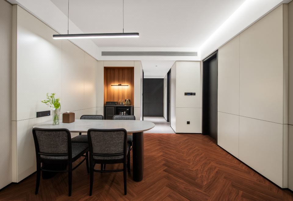 城際行政套房（180°明珠浦江盛景）