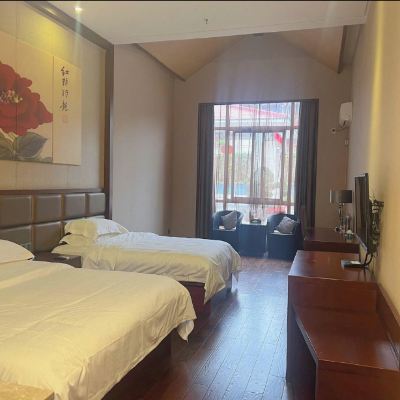 溪岸親子房 武夷山九曲綠地鉑驪飯店（九曲溪竹筏碼頭店）優惠